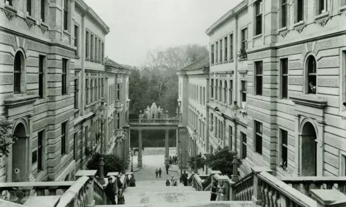 B142 Skupina nájemních domů stavitele F. A. Dvořáka